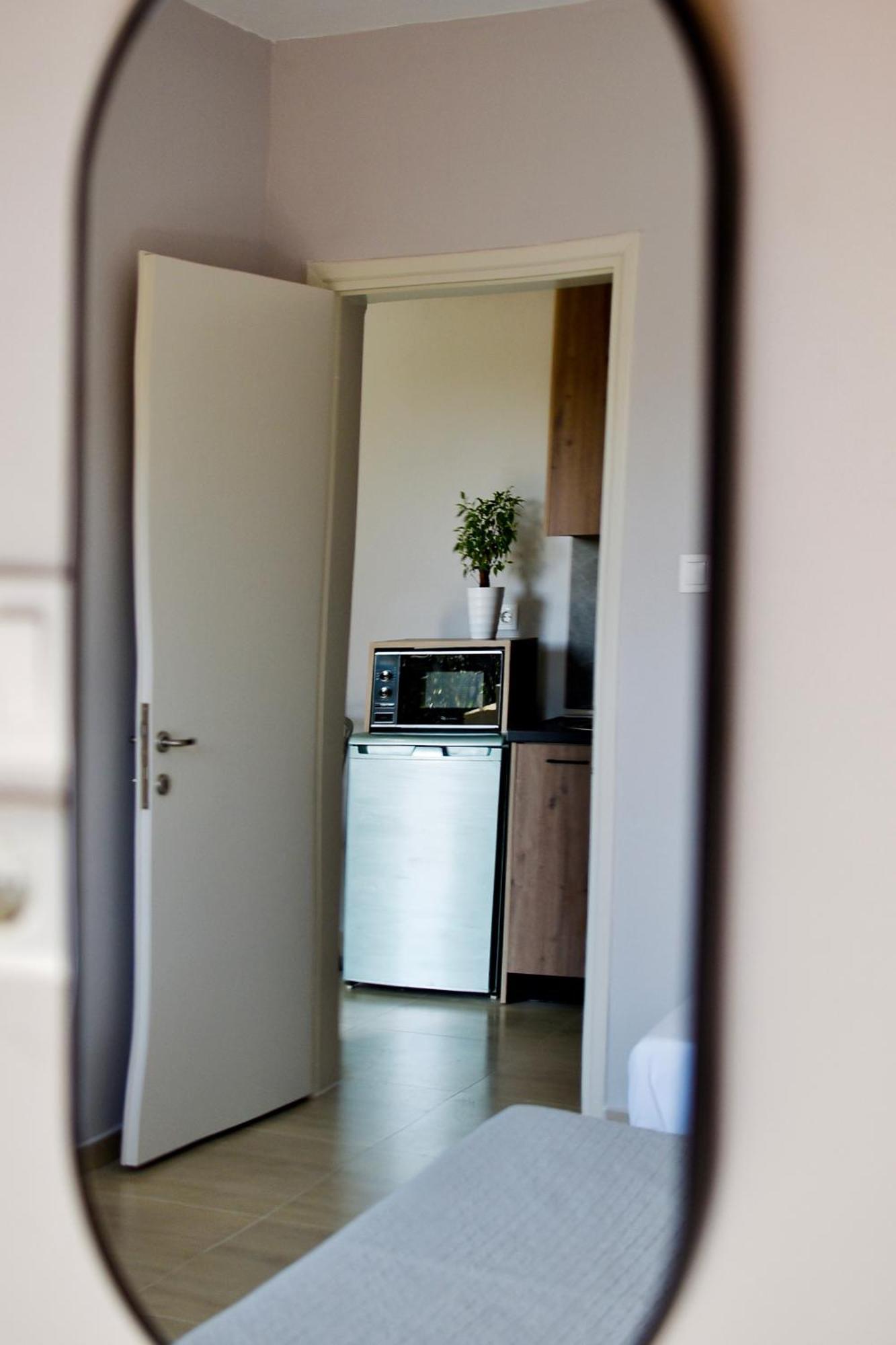 Room Nine 9 Beachfront Apartments Nea Kallikrateia Buitenkant foto