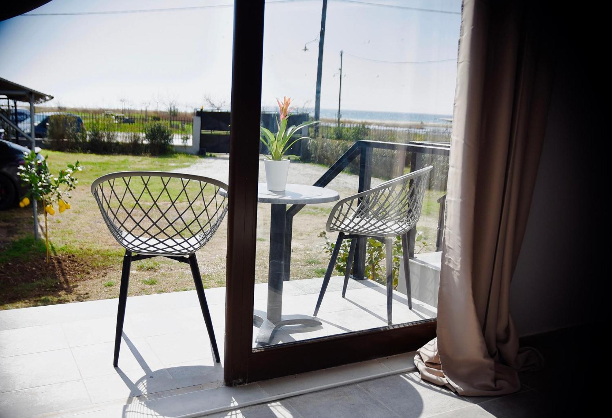 Room Nine 9 Beachfront Apartments Nea Kallikrateia Buitenkant foto