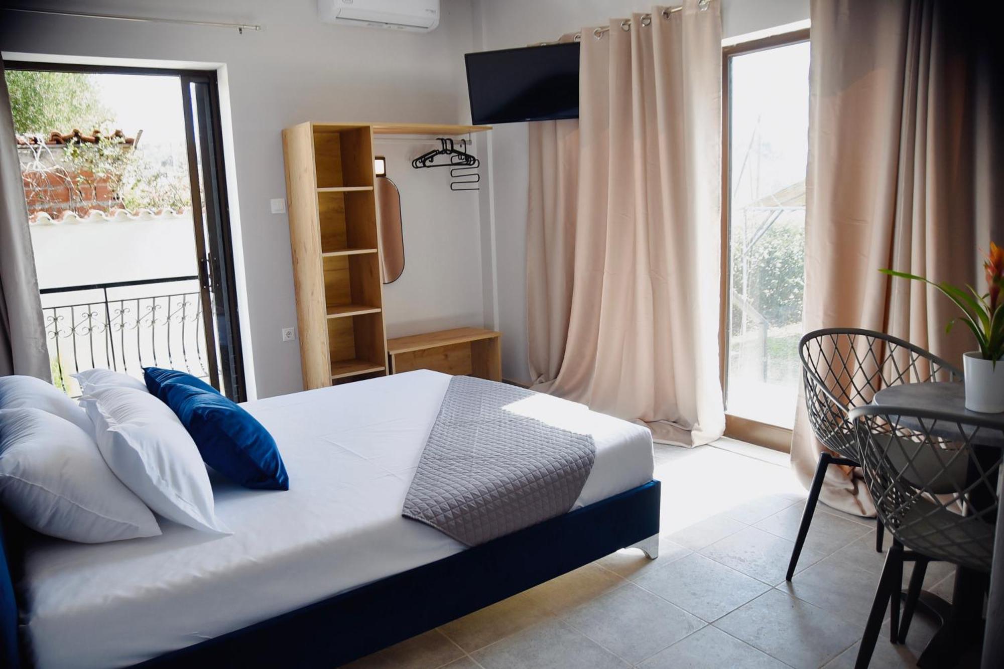 Room Nine 9 Beachfront Apartments Nea Kallikrateia Buitenkant foto